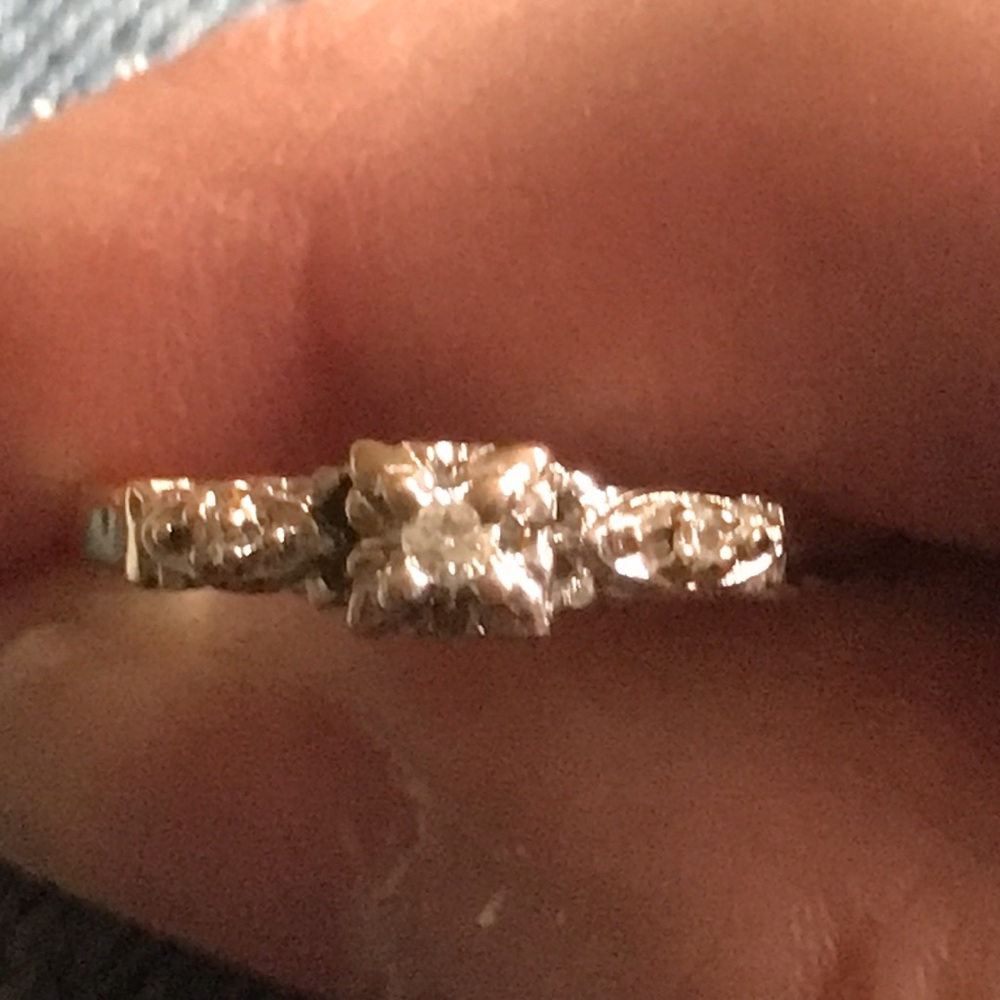 Elegant Gold Floral Ring